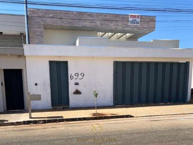 Casa para venda em Uberlândia-MG, Alto Umuarama, 3 quartos, 3 suítes, 2 salas, 4 banheiros, 3 vagas, 172 m². Confira!