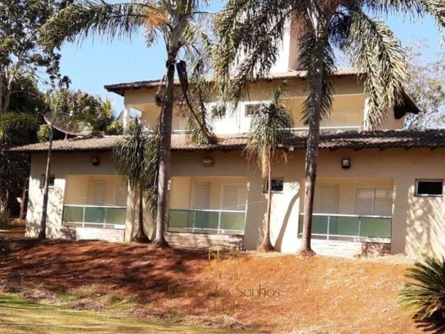 Rancho de luxo à venda em Uberlândia-MG, no Conjunto Alvorada - 5 quartos, 5 suítes, 1 sala e 5 banheiros!