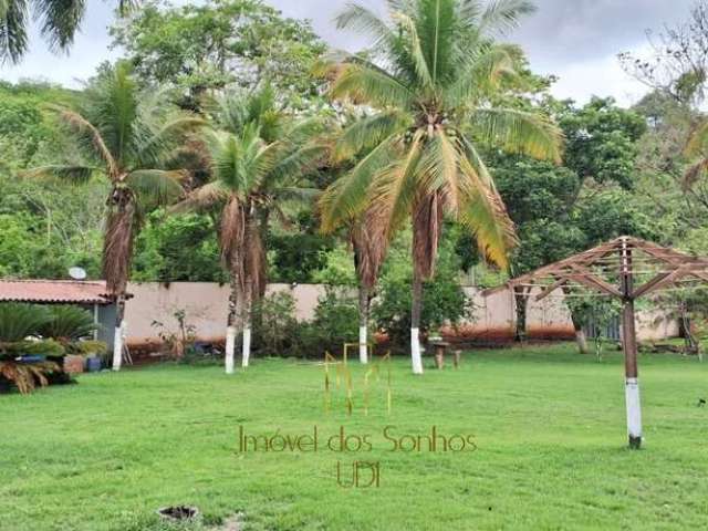 Oportunidade única! Rancho de luxo com 5 quartos e 1 suíte à venda em Uberlândia-MG, no bairro Conjunto Alvorada.