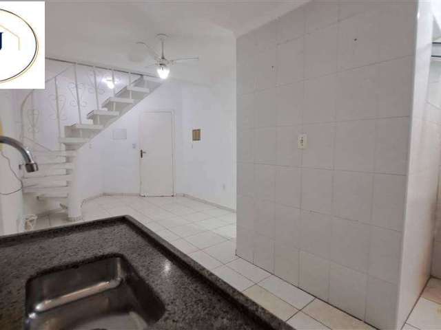 Casa em condomínio com 02 dormitórios a 450 mts do mar