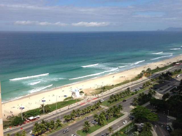 Linda cobertura Praia da Barra posto 5, pronta para morar