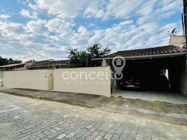 Casa com Piscina e 4 Dormitórios na Velha - Blumenau!