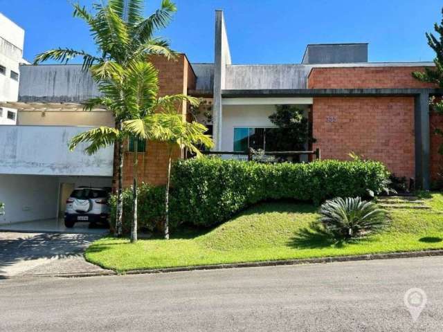 Casa Ampla com 3 Dormitórios e 2 Vagas