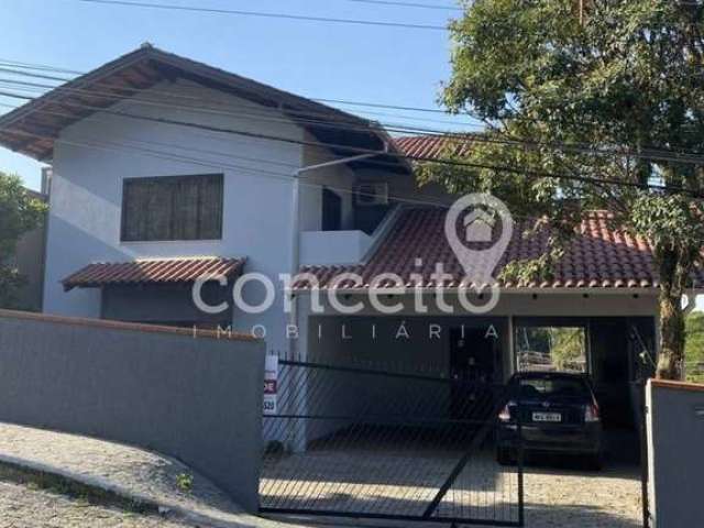 Casa 3 Dormitórios 5 Vagas na Velha!