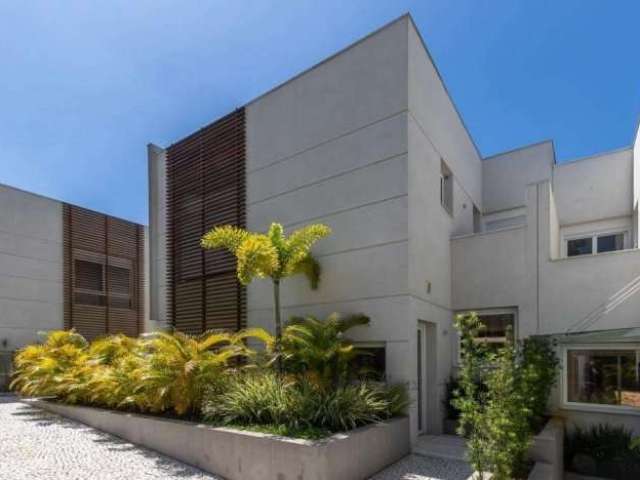 Casa em Condomínio Hípica Garden á Venda - Com 657m² - 4 Suítes Sendo uma Master - 4 Vagas