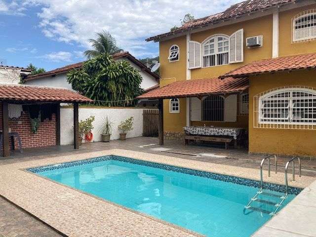 Casa com 6 dormitórios à venda, 200 m² - Piratininga - Niterói/RJ