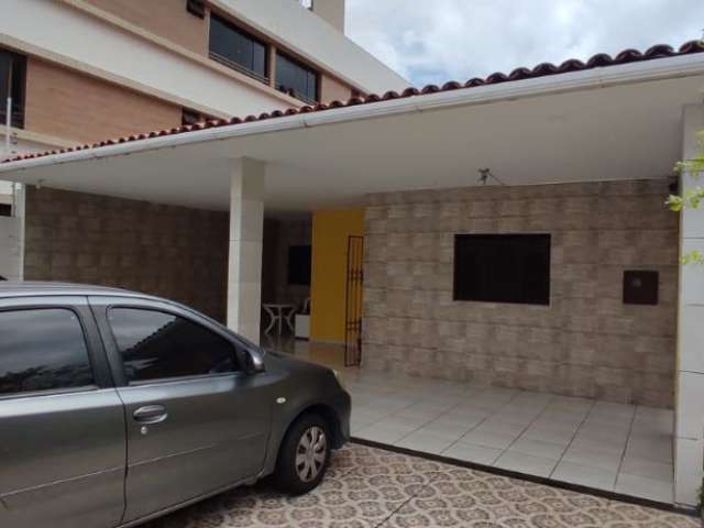 Casa a VENDA nos Bancários