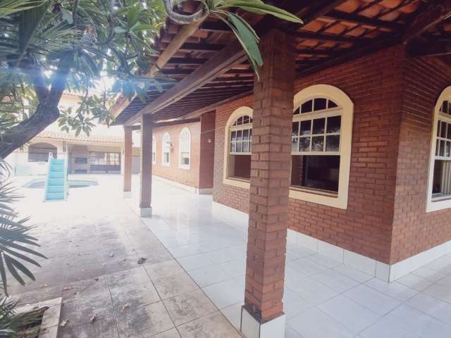 Linda casa a 100 metro da praia com piscina