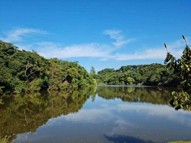 Terreno de meio de quadra, ótima localização. condomínio Jardim dos Lagos