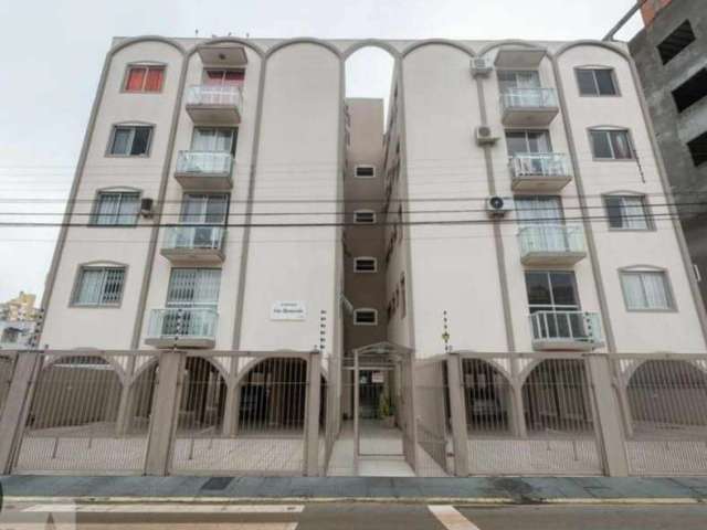 Apartamento para alugar no Kobrasol, São José  por R$ 3.500