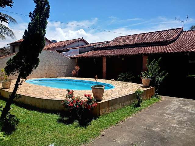 Casa com Piscina no bairro Jaconé