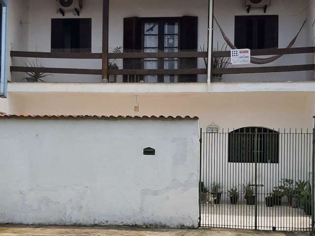 Sobrado com 2 quartos na Prainha