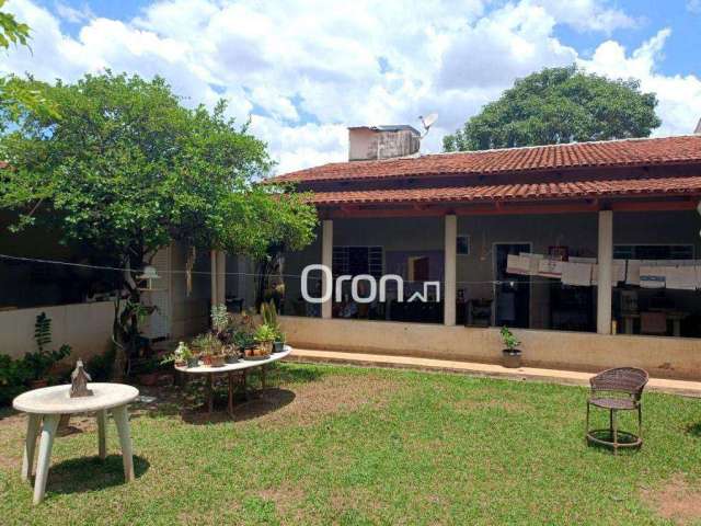 Casa com 4 dormitórios à venda, 236 m² por R$ 725.000,00 - Vila Jardim Vitória - Goiânia/GO