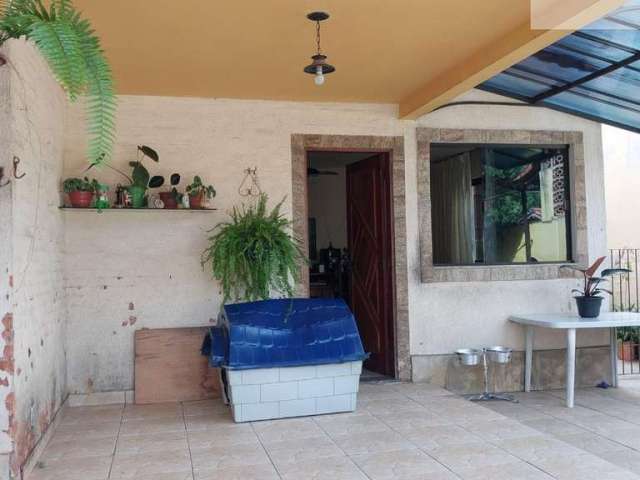 Ocean vende:  Itaipu, casa 3 quartos, sendo 1 suíte, 3 banheiros, sala ,cozinha, garagem, varanda