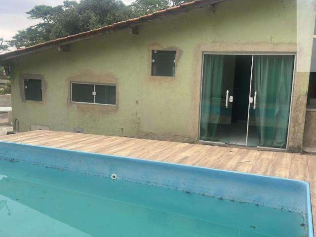 Ocean vende: Niterói, Itaipu, Casa 2 quartos, sendo 1suíte, piscina, churrasqueira, área de serviço,