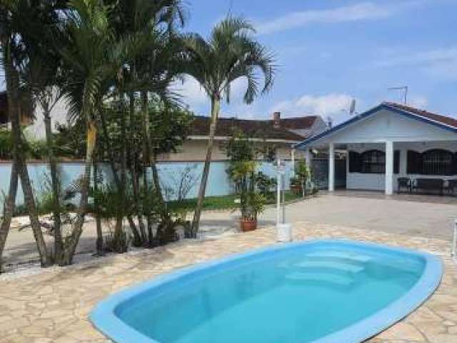 Casa térrea  a venda com Piscina e amplo Terreno no Brejatuba,Guaratuba PR