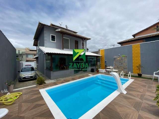 Casa duplex independente, com 02 suítes e piscina, no bairro Cidade Praiana em Rio das Ostras.