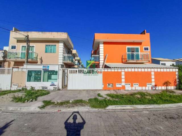 Casa de praia com terraço e 02 quartos, em Barra de São João.