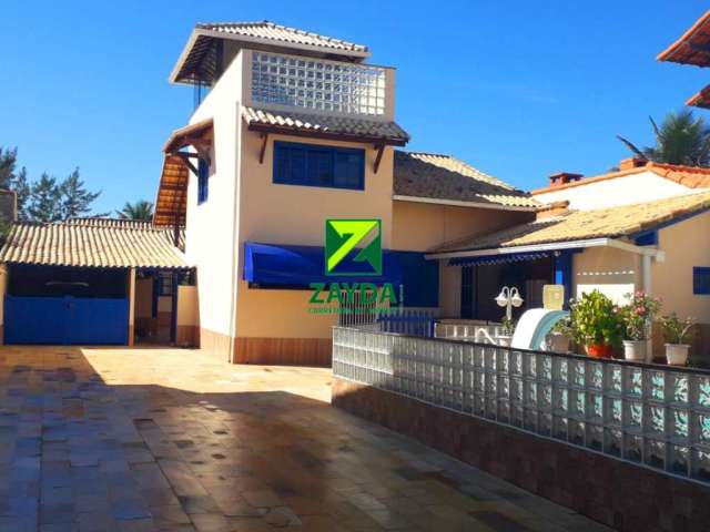 Luxuosa casa com 07 quartos e piscina, no Condomínio Orla 500, em Unamar/Cabo Frio.