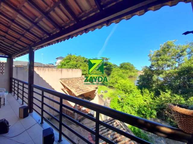 Casa duplex com vista para prainha, no Centro em Barra de São João.