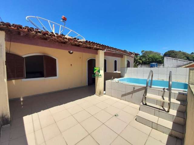 Casa duplex com 04 quartos e piscina, no Centro em Barra de São João.