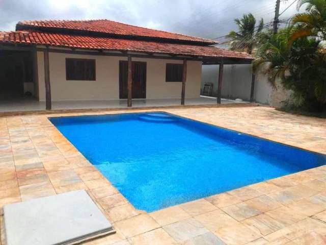 Casa 3 suítes de esquina com 590m² de lote