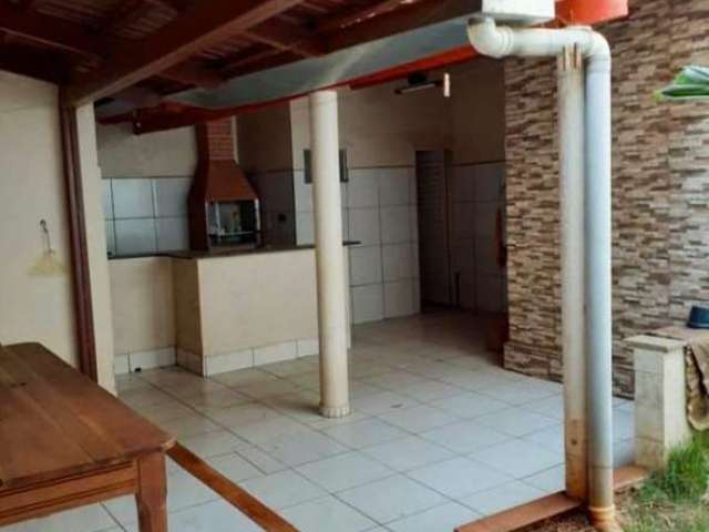 Vende-se casa na Vila Pai Eterno em Trindade