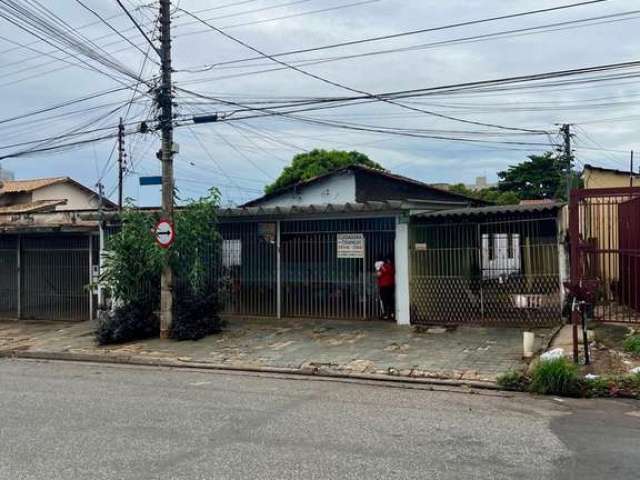 Vende-se casa no Jardim América