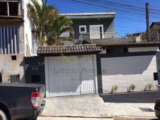 Sobrado com 3 dormitórios à venda, 185 m² por R$ 820.000,00 - Perová - Arujá/SP