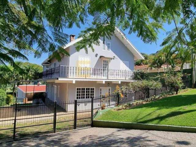 Casa para venda e locação, com quatro quartos sendo duas suítes, piscina no Condomínio Vista Alegre Café em Vinhedo interior de São Paulo.