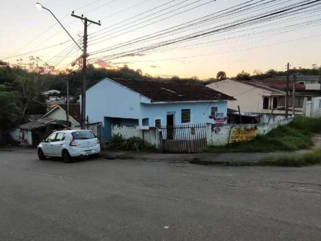 Excelente terreno, campo magro, comerial e residenc, esquina, com 1 casa de alvenaria e 2 de madeira