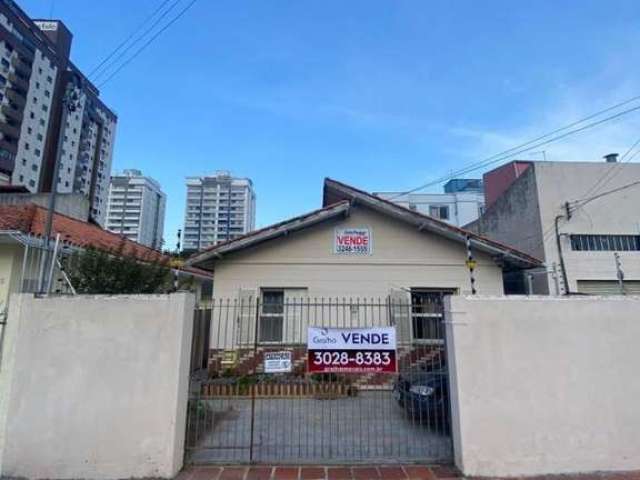 Casa para Venda em Florianópolis, Estreito, 3 dormitórios, 1 banheiro, 2 vagas