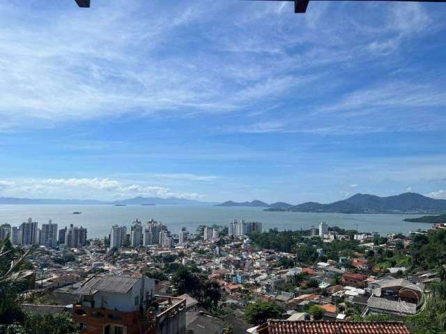 Casa para Venda em Florianópolis, Centro, 4 dormitórios, 3 suítes, 5 banheiros, 1 vaga