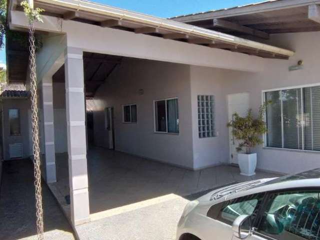 Casa para Venda em Florianópolis, Carianos, 4 dormitórios, 1 suíte, 2 banheiros, 4 vagas