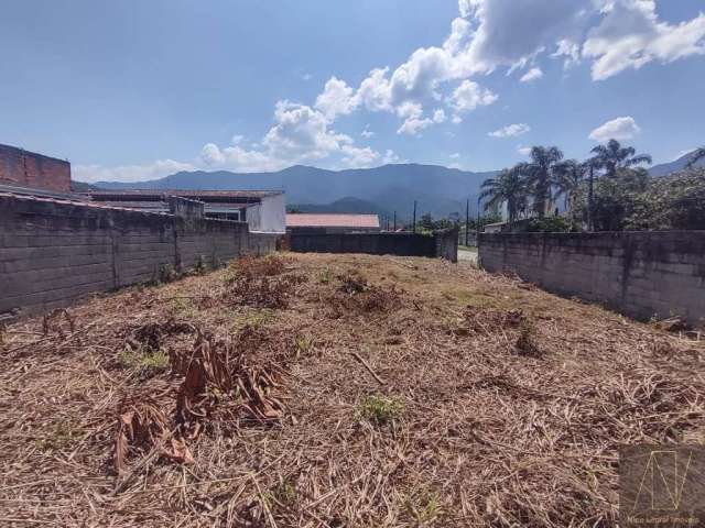 Vende-se, um terreno, de esquina a 50m da praia do Massaguaçu, Murado e aterrado oportunidade de aquisição.