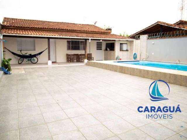 Casa  com piscina.