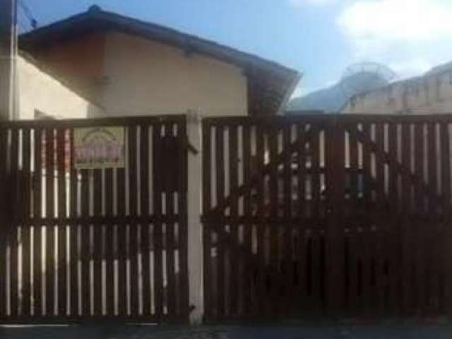 Casa à venda no Bairro Rio do Ouro, em Caraguatatuba