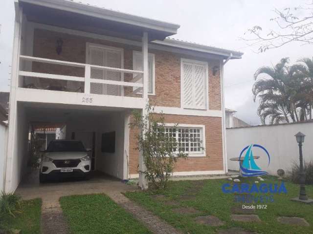 Excelente sobrado com 3 suites à venda pertinho da praia na Martim de Sá, em Caraguatatuba