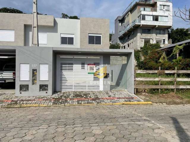 Sobrado com 03 dormitórios (sendo 01 suíte) em porto belo