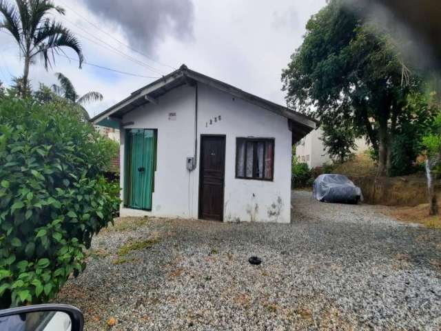 Casa em Camboriú no bairro Tabuleiro com 03 dormitórios