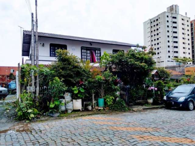 Casa bairro Tabuleiro em Camboriú.