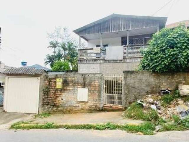 Casa em Camboriú no bairro Tabuleiro com 02 dormitórios