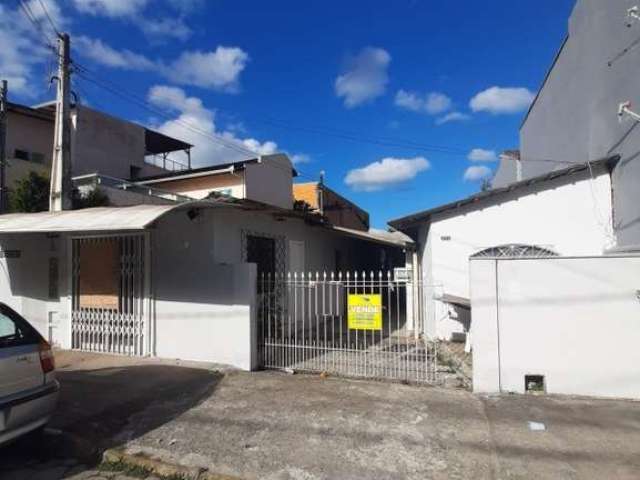 Terreno com 03 Casas e uma Sala comercial.