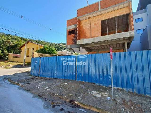 Casa à venda, Bairro São Francisco, CAMBORIU - SC com 03 Suítes