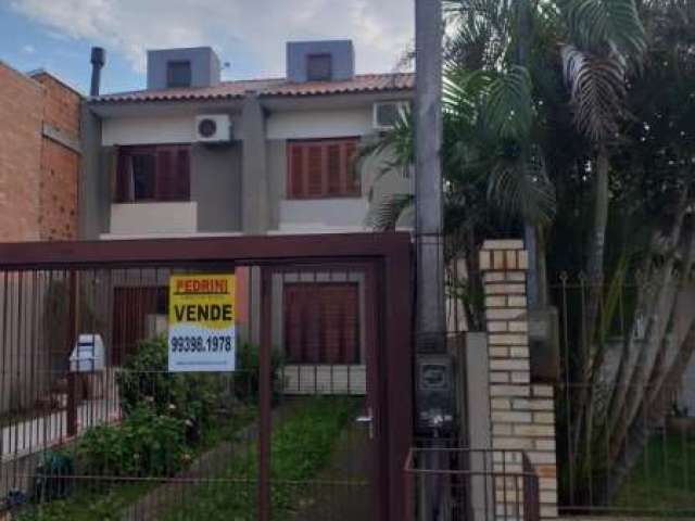 Casa com 2 quartos à venda no Hípica, Porto Alegre  por R$ 550.000