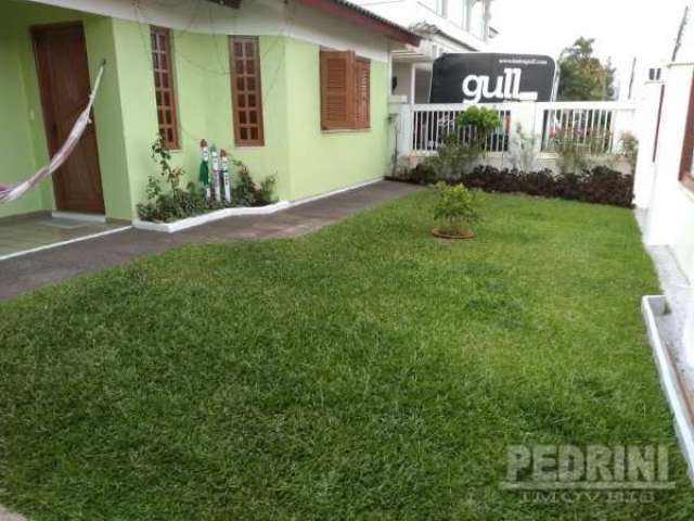 Casa com 5 quartos à venda no Centro, Xangri-Lá  por R$ 640.000