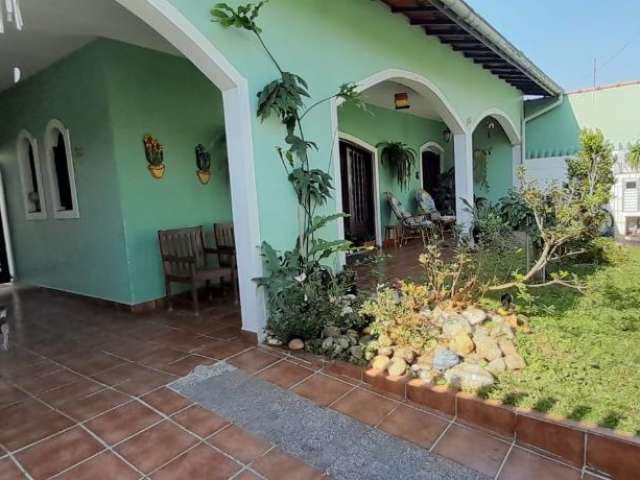 casa Linda em Itanhaém á 150m da praia á 5 minutos do centro