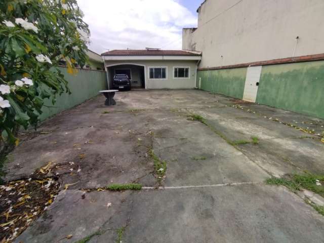 Casa com terreno inteiro, lodo morro  rua calçada