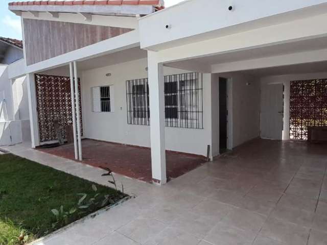 Casa á 150m da praia 5 minutos centro