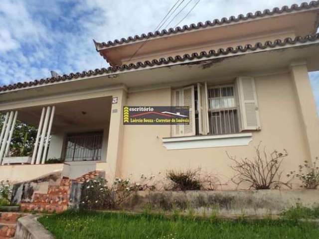 Casa Venda em Vinhedo SP, Ótimo para Reforma de Clínica com Amplo Terreno.